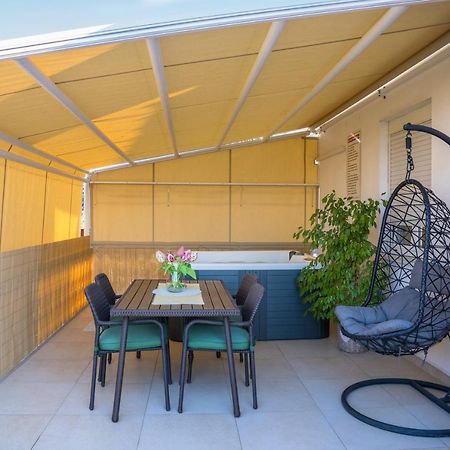 Apartment Paula With Private Jacuzzi And Parking- Near The Beach Zadar Extérieur photo