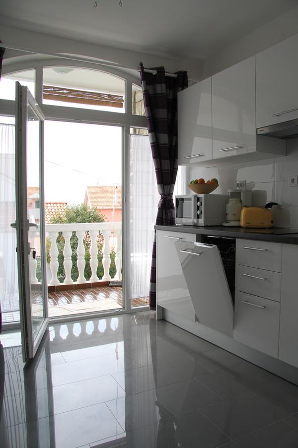 Apartment Paula With Private Jacuzzi And Parking- Near The Beach Zadar Extérieur photo
