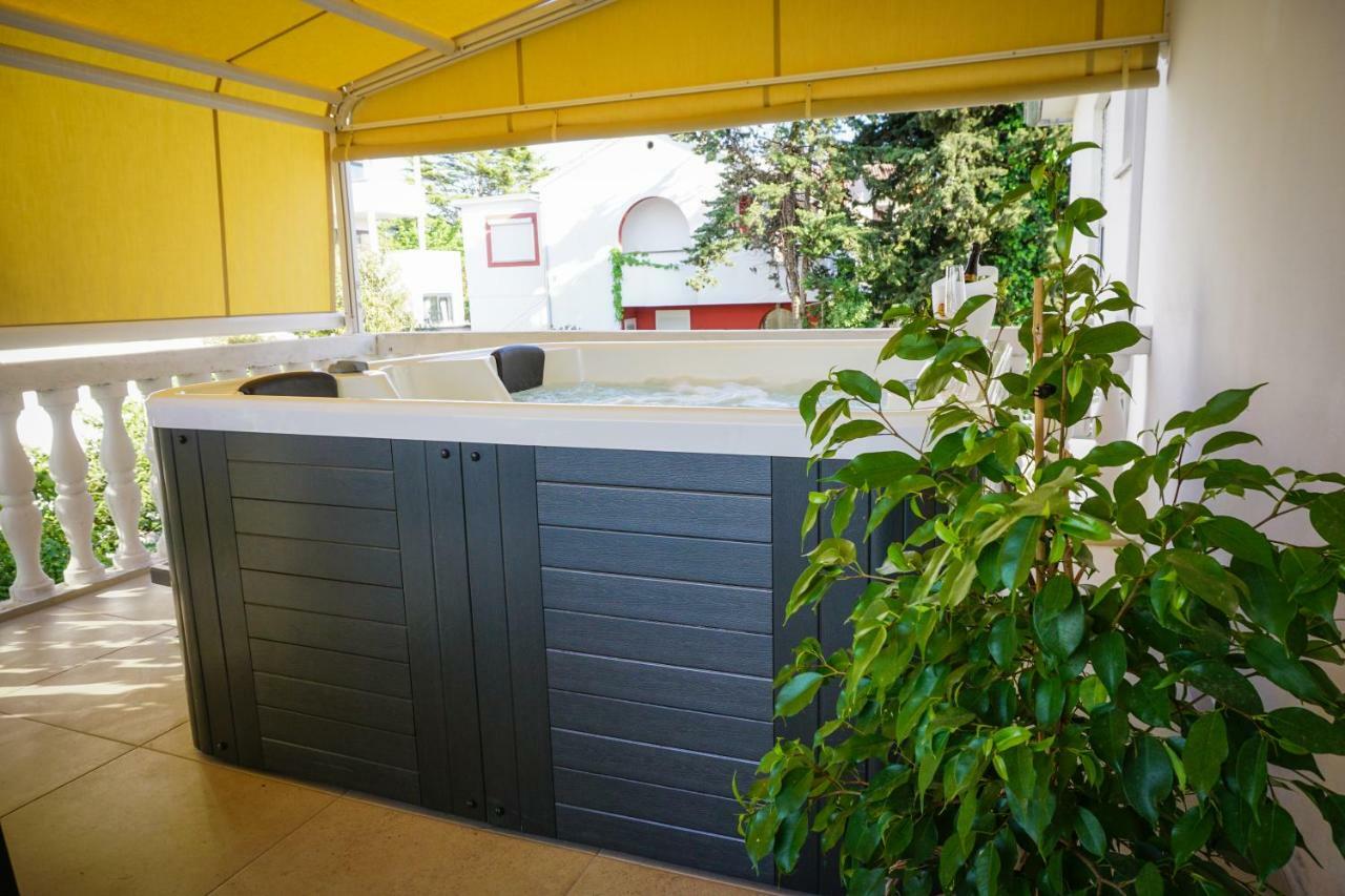 Apartment Paula With Private Jacuzzi And Parking- Near The Beach Zadar Extérieur photo