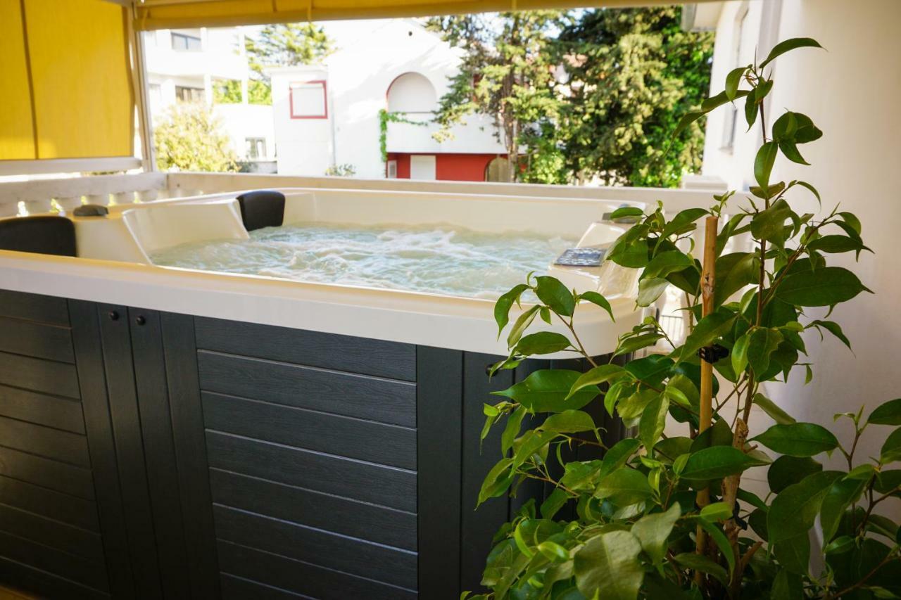 Apartment Paula With Private Jacuzzi And Parking- Near The Beach Zadar Extérieur photo