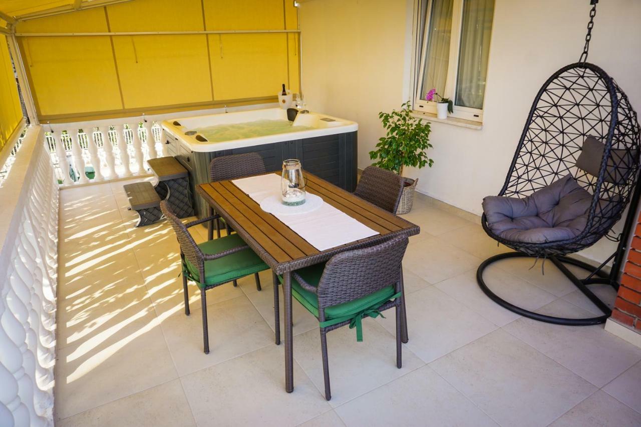 Apartment Paula With Private Jacuzzi And Parking- Near The Beach Zadar Extérieur photo