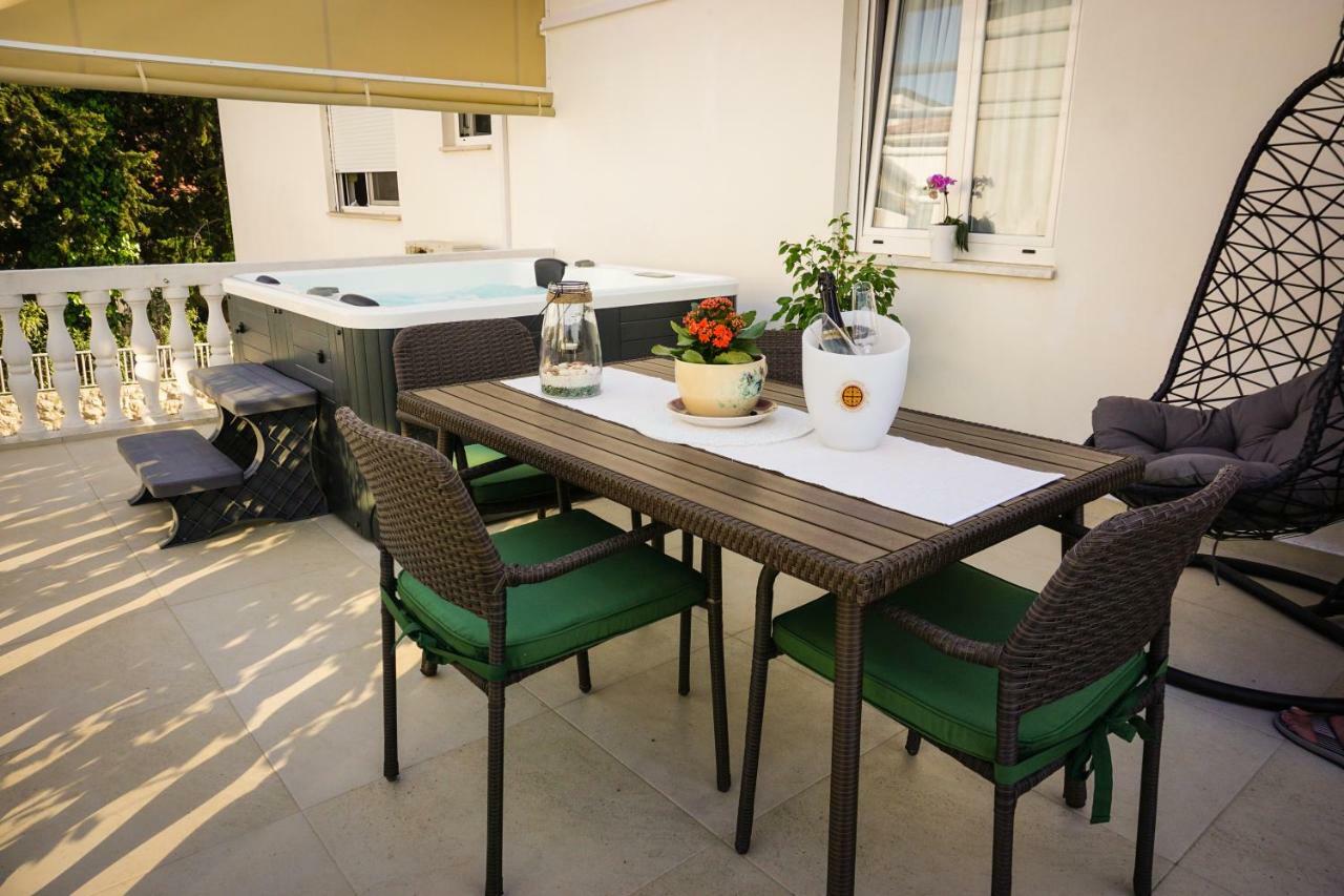 Apartment Paula With Private Jacuzzi And Parking- Near The Beach Zadar Extérieur photo
