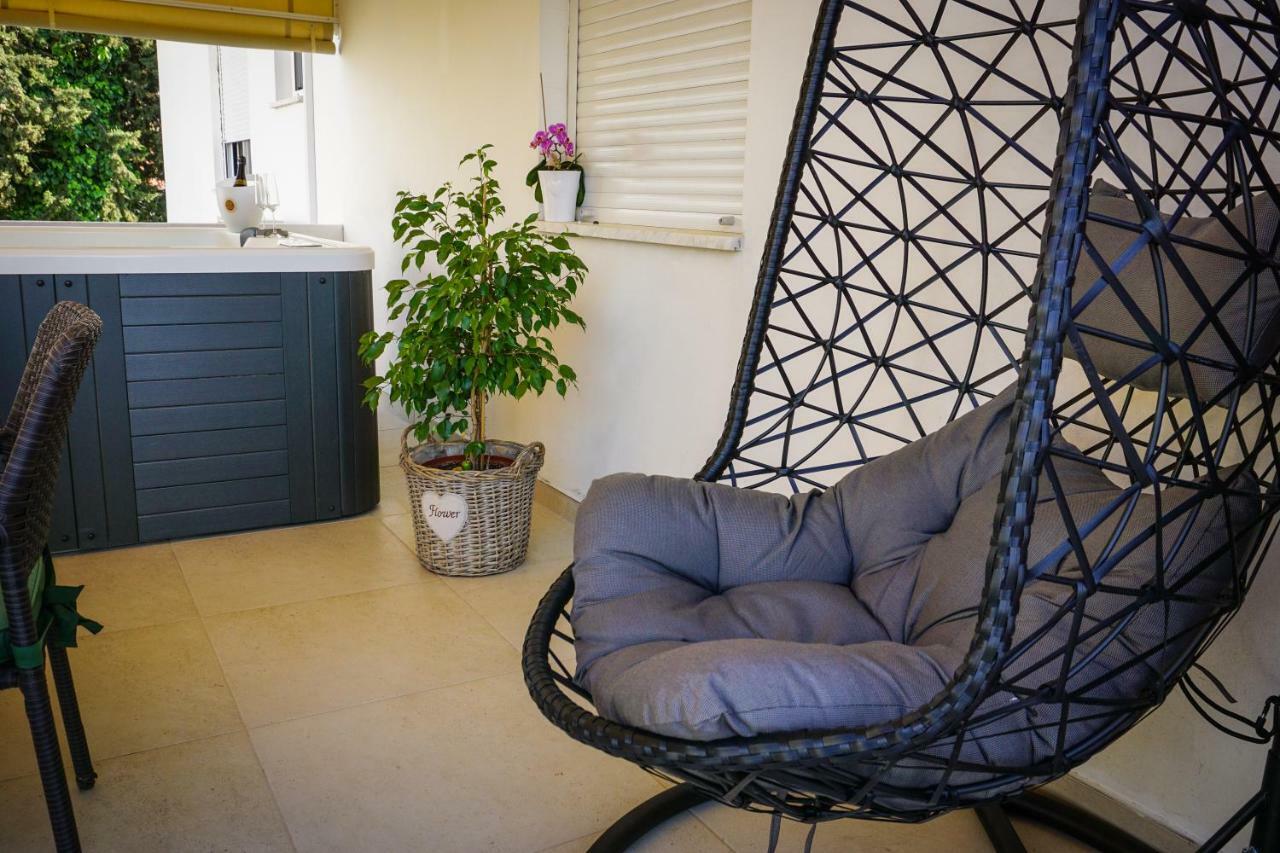 Apartment Paula With Private Jacuzzi And Parking- Near The Beach Zadar Extérieur photo