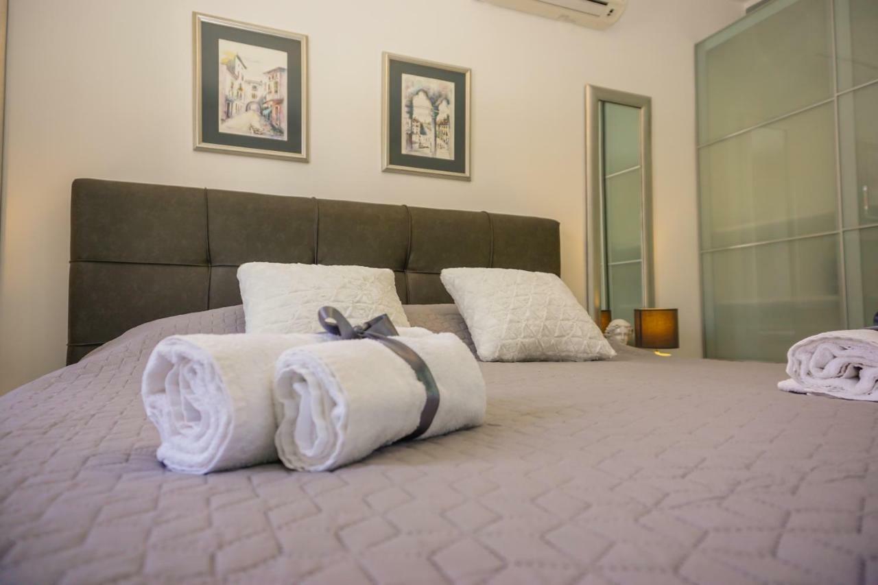 Apartment Paula With Private Jacuzzi And Parking- Near The Beach Zadar Extérieur photo