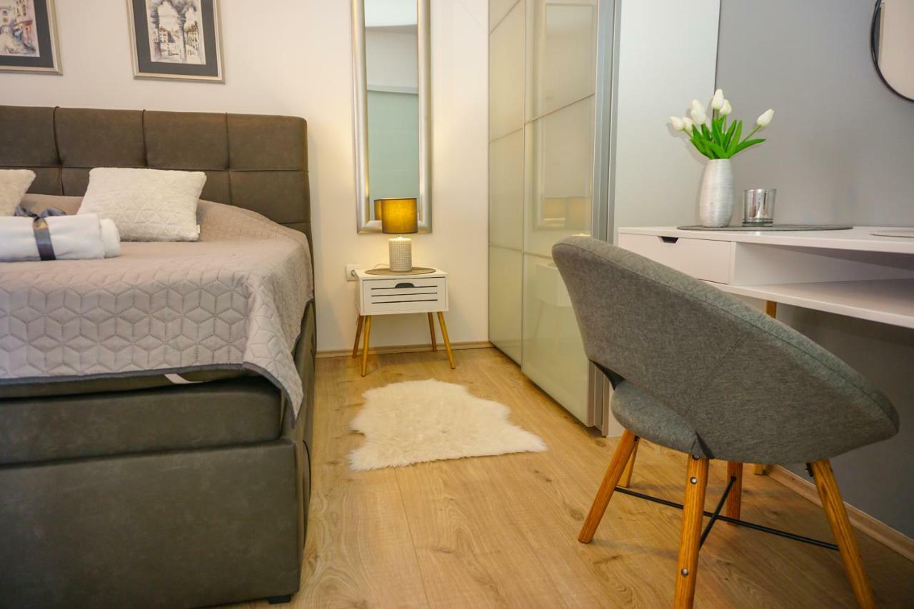 Apartment Paula With Private Jacuzzi And Parking- Near The Beach Zadar Extérieur photo