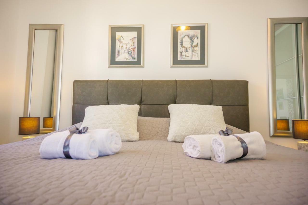 Apartment Paula With Private Jacuzzi And Parking- Near The Beach Zadar Extérieur photo