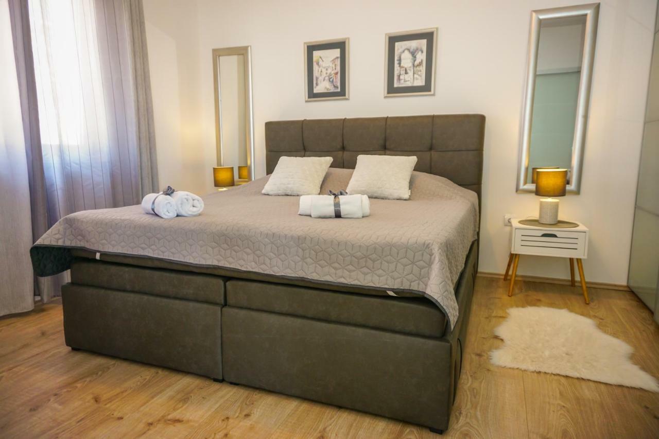 Apartment Paula With Private Jacuzzi And Parking- Near The Beach Zadar Extérieur photo